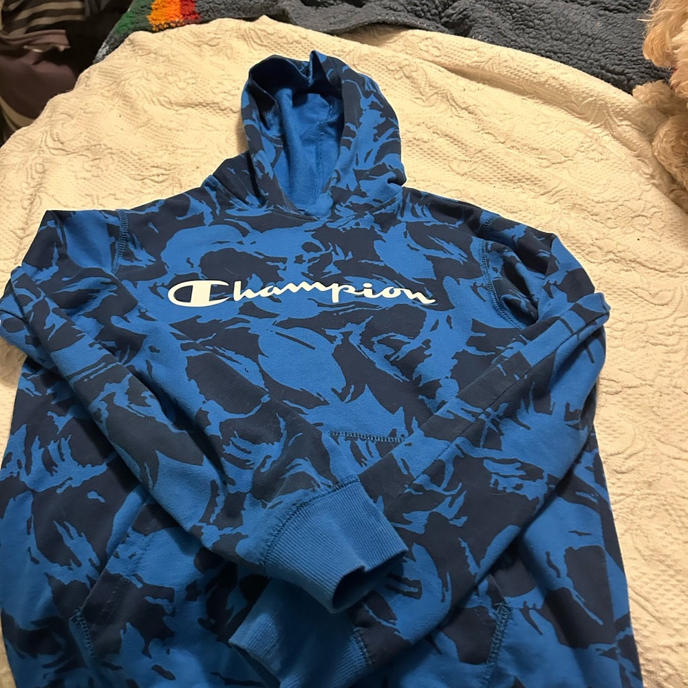 Lightly used champion’s hoodie size 10/12
